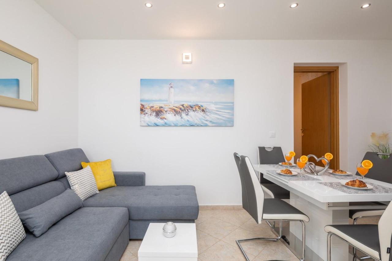 Fba Family Beach Apartments Omis Exterior photo